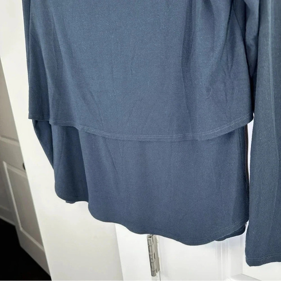 Theory Navy Size Medium Viscose Blend Tiered Blouse Classic Workwear‎ Min… - Picture 8 of 8
